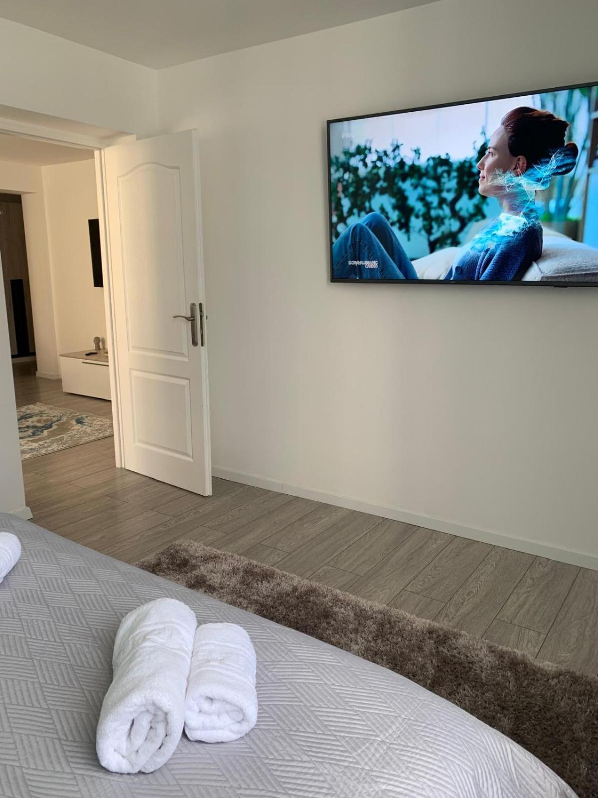 Rose Apartment Piatra Neamt Exterior photo