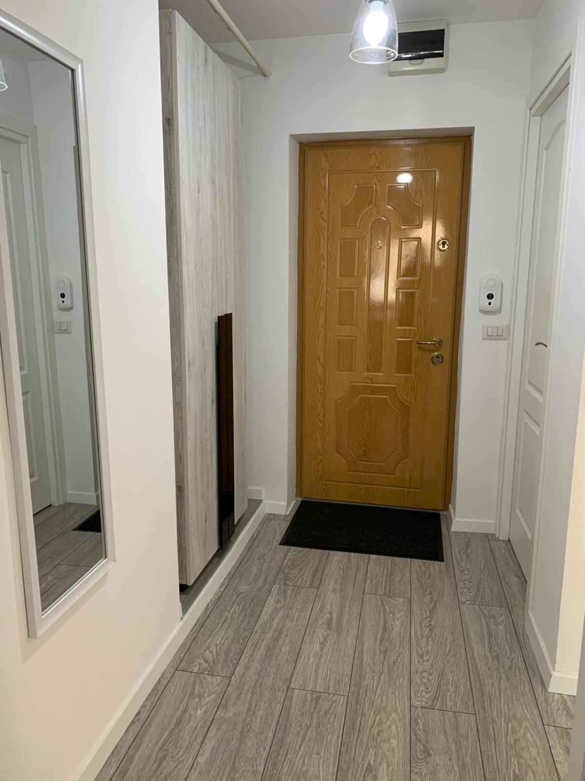 Rose Apartment Piatra Neamt Exterior photo