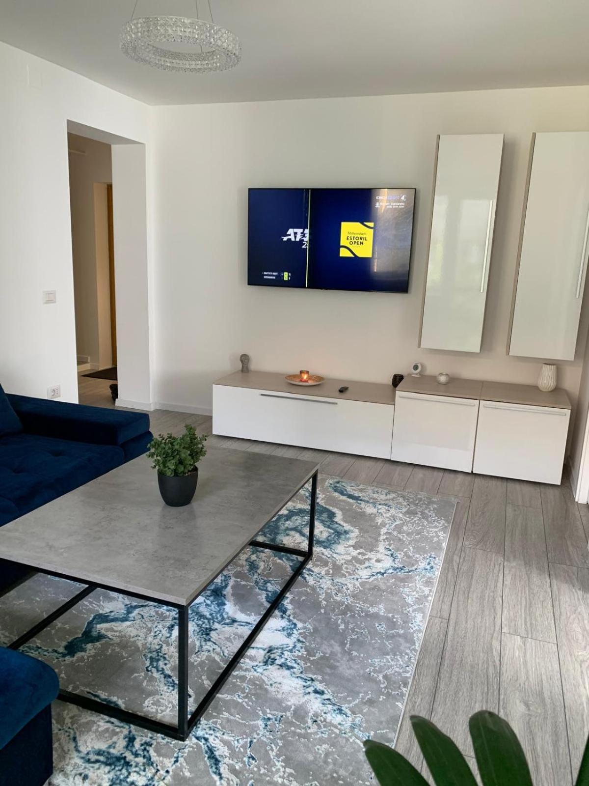 Rose Apartment Piatra Neamt Exterior photo