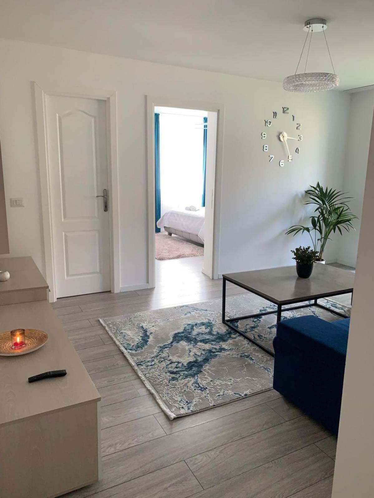 Rose Apartment Piatra Neamt Exterior photo